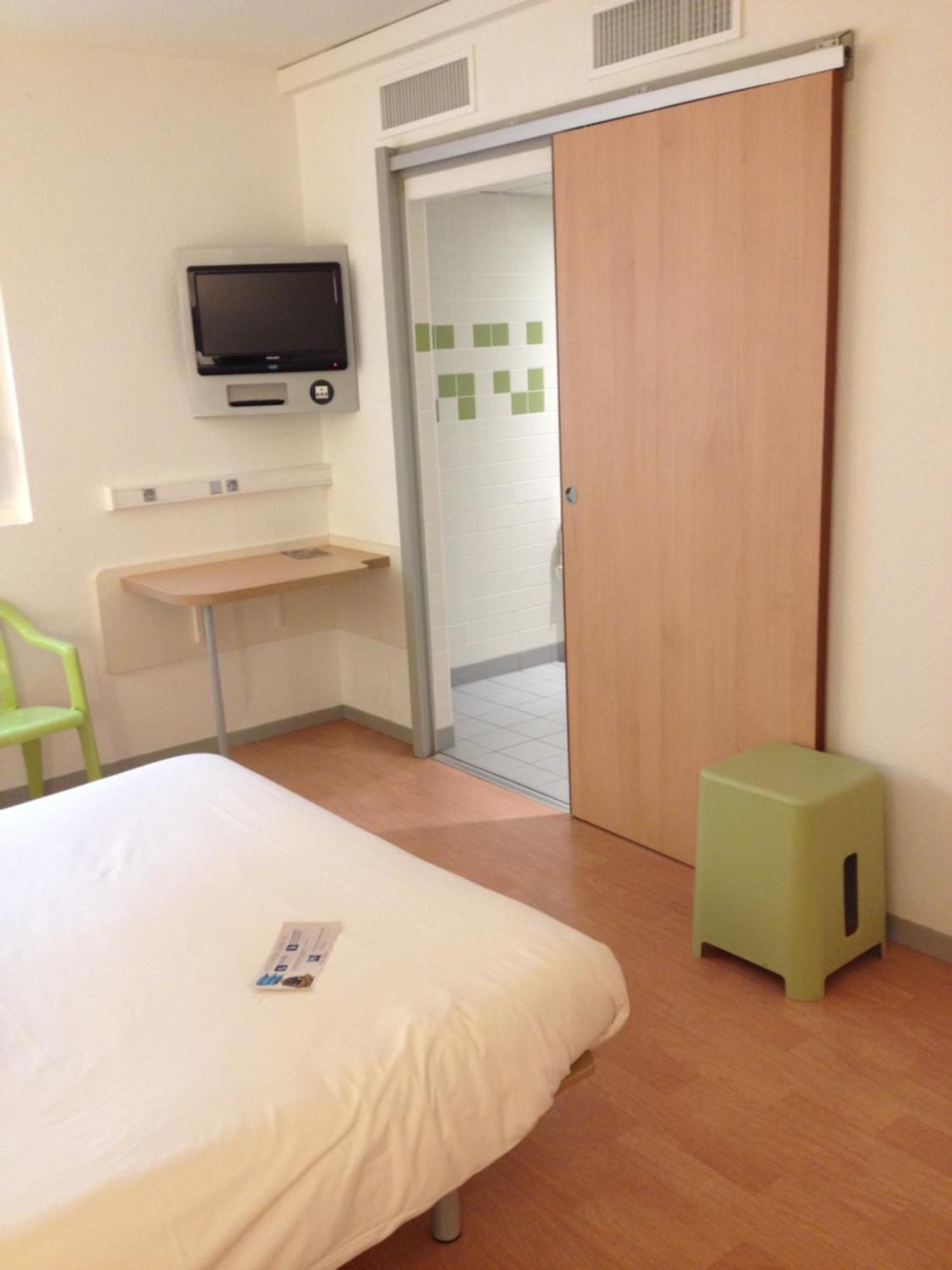 Ibis Budget Saint-Quentin Centre Gare Dış mekan fotoğraf