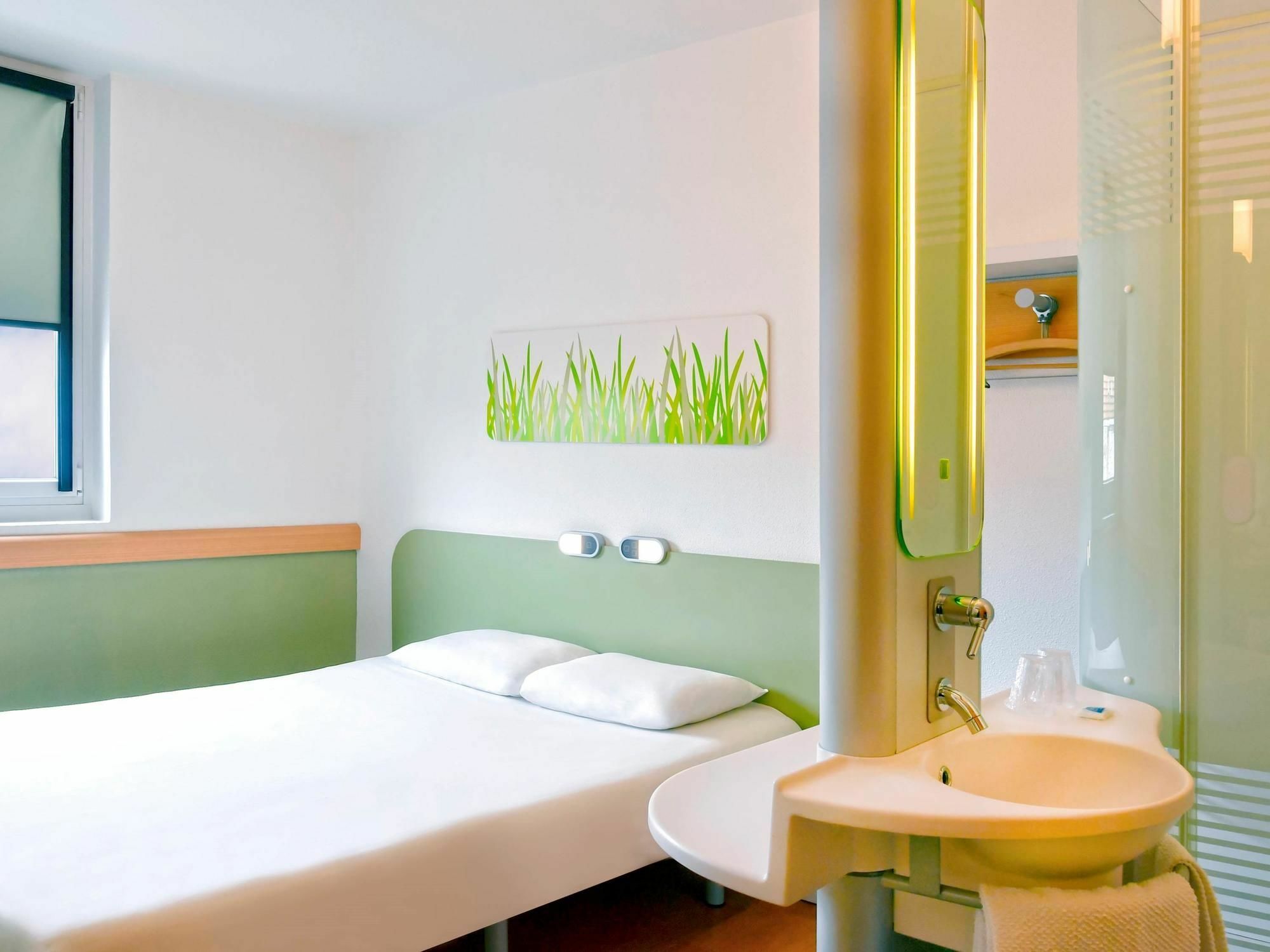 Ibis Budget Saint-Quentin Centre Gare Dış mekan fotoğraf